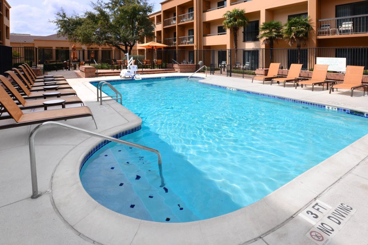 Courtyard By Marriott San Antonio Medical Center Hotel Bagian luar foto