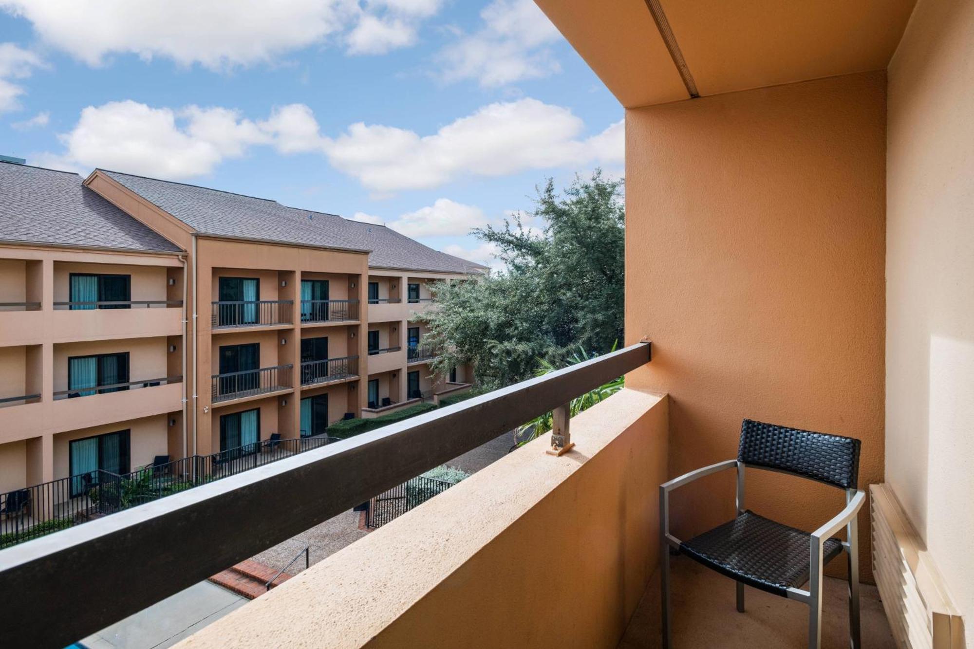 Courtyard By Marriott San Antonio Medical Center Hotel Bagian luar foto